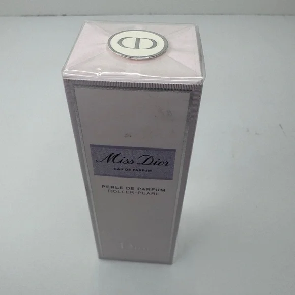 Miss Dior Eau de Parfum, Roller-Pearl Perfume - Picture 4 of 6
